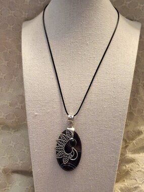 Botswana Agate Black Onyx Gemstone Handmade Leaf Pendant Jewelry 455 NWOT